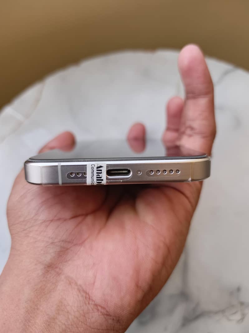 Apple iPhone 15 Pro 4