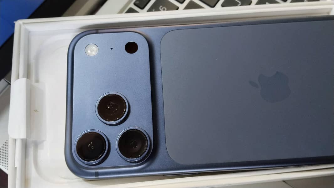 Apple iPhone 17 Pro Max 0