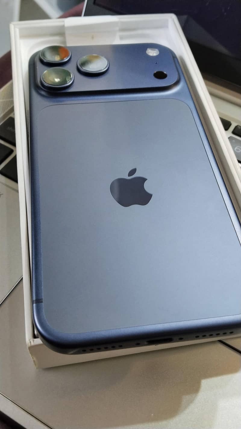 Apple iPhone 17 Pro Max 1