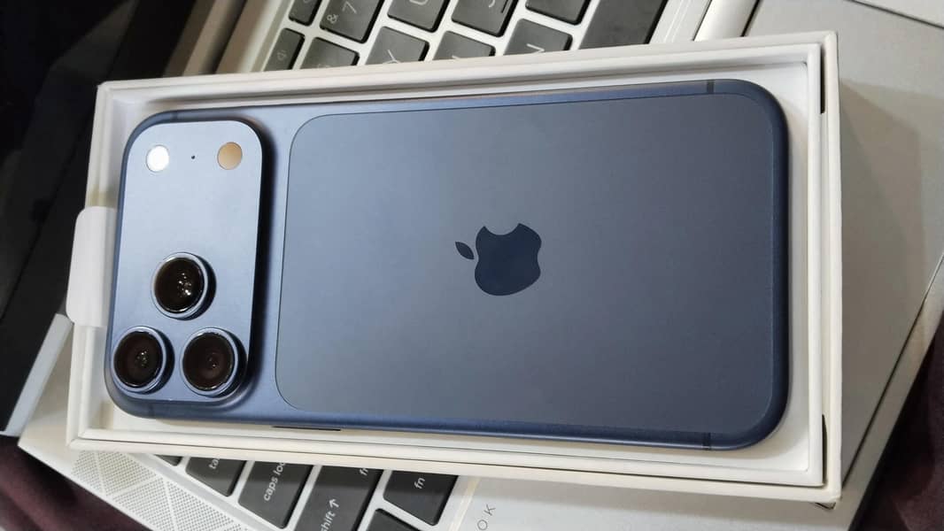 Apple iPhone 17 Pro Max 2