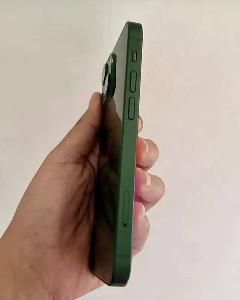 Apple iPhone 13 2