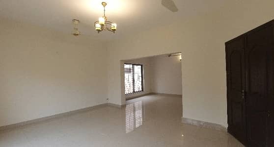 10 Square Feet House Situated In Askari 10 For rent