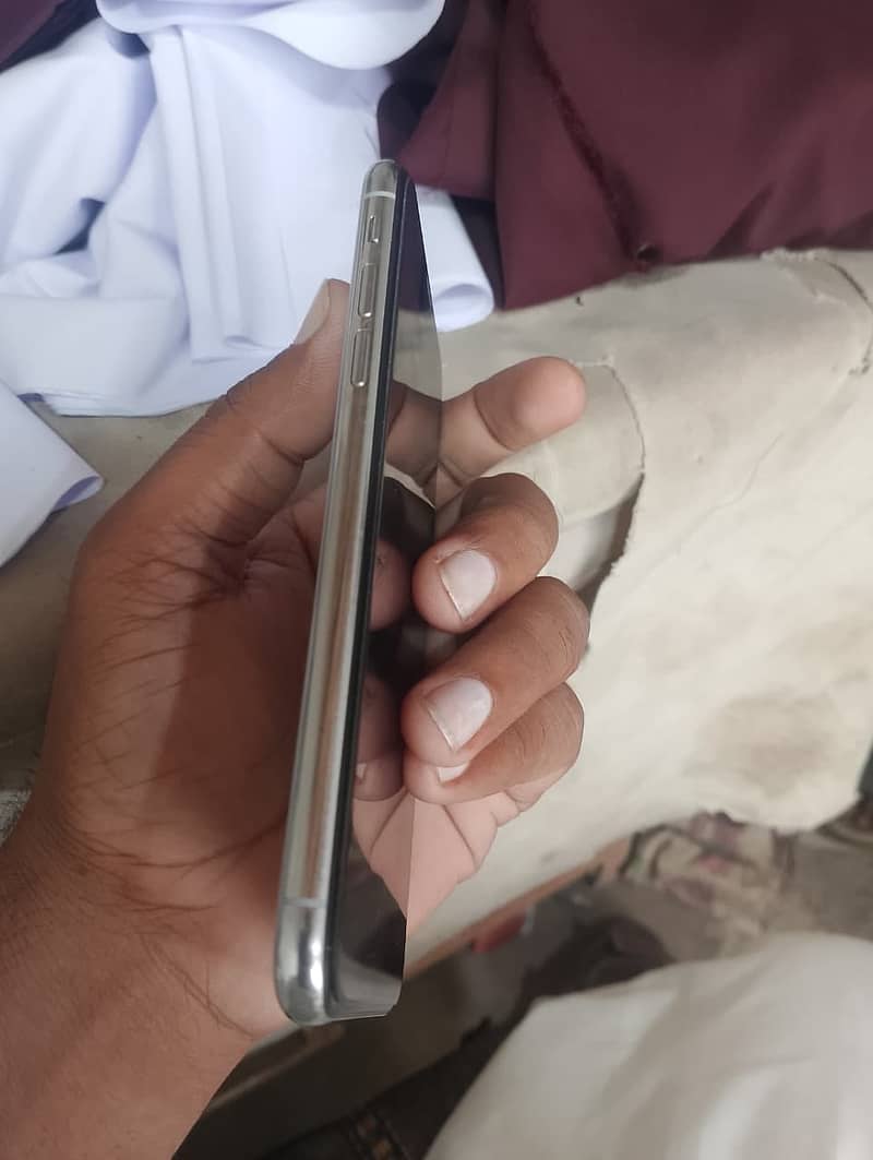 Apple iPhone X 3