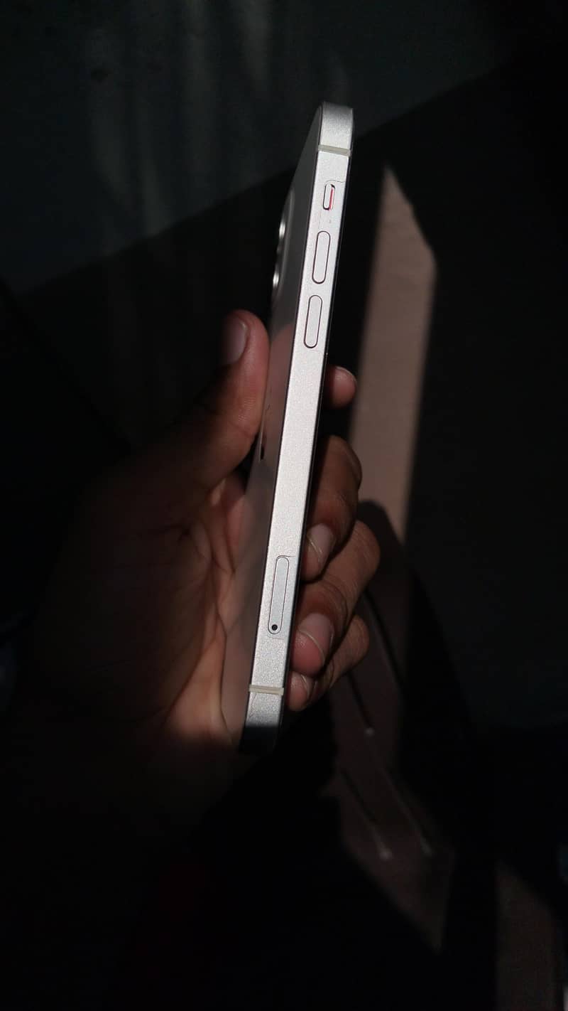 Apple iPhone 12 3