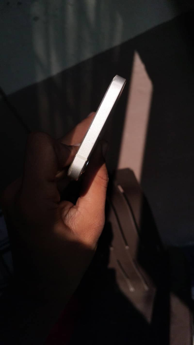 Apple iPhone 12 5