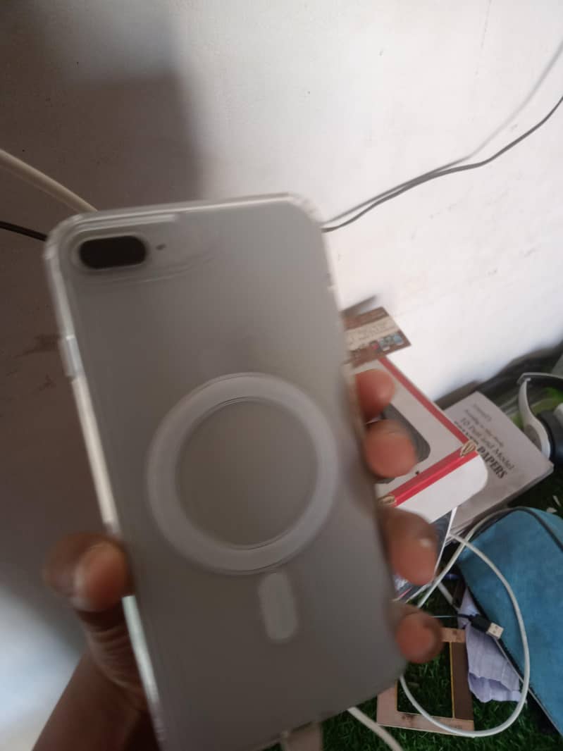 Apple iPhone 8 Plus 0