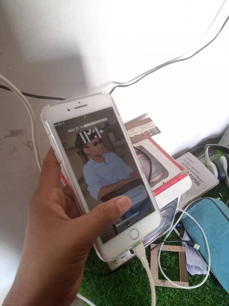 Apple iPhone 8 Plus 1