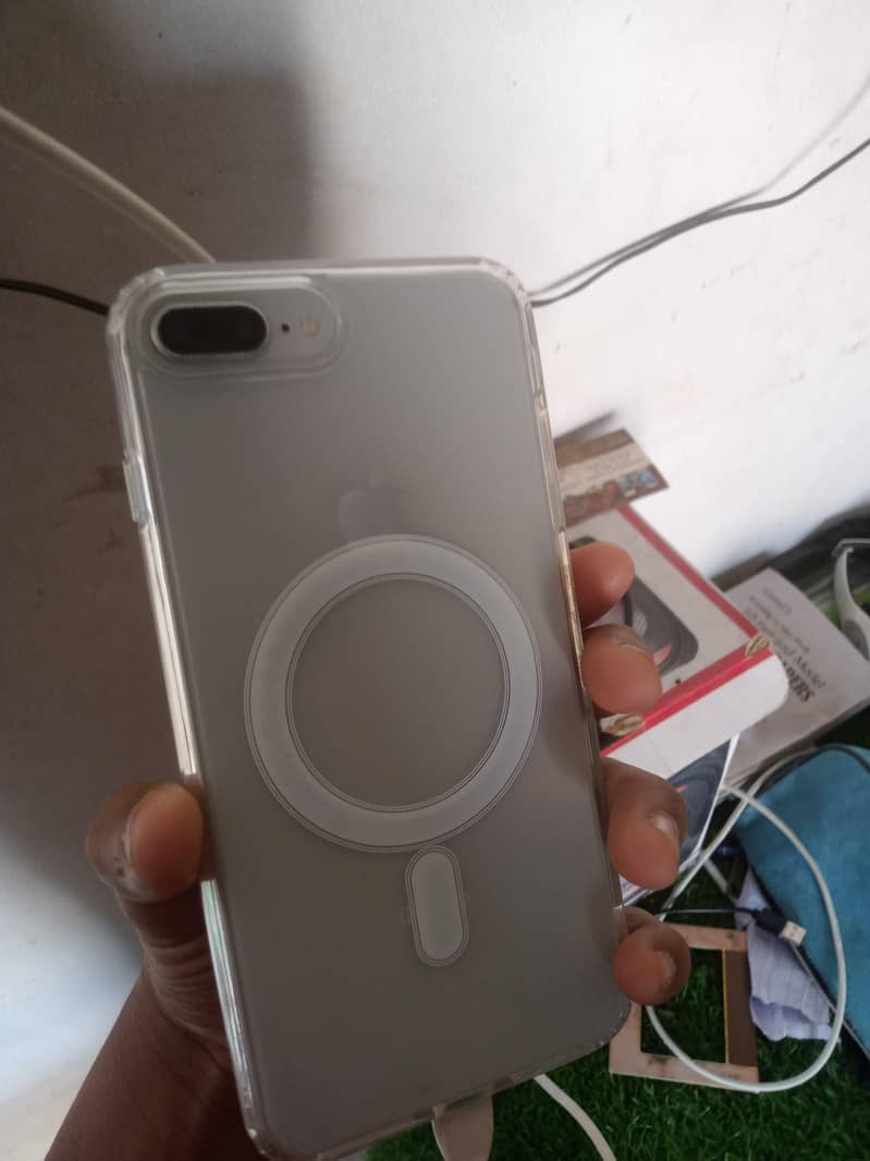 Apple iPhone 8 Plus 3