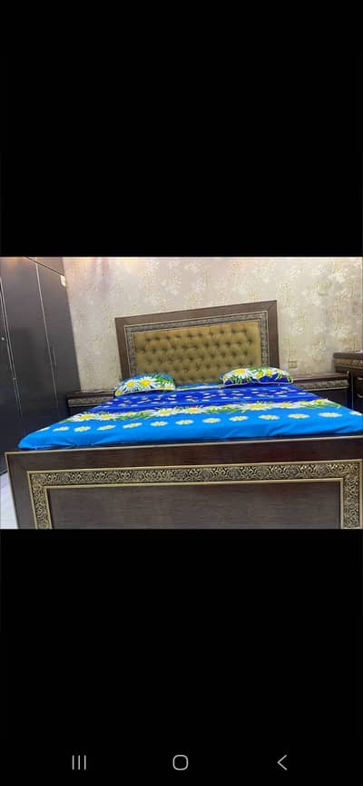 Wood bed set