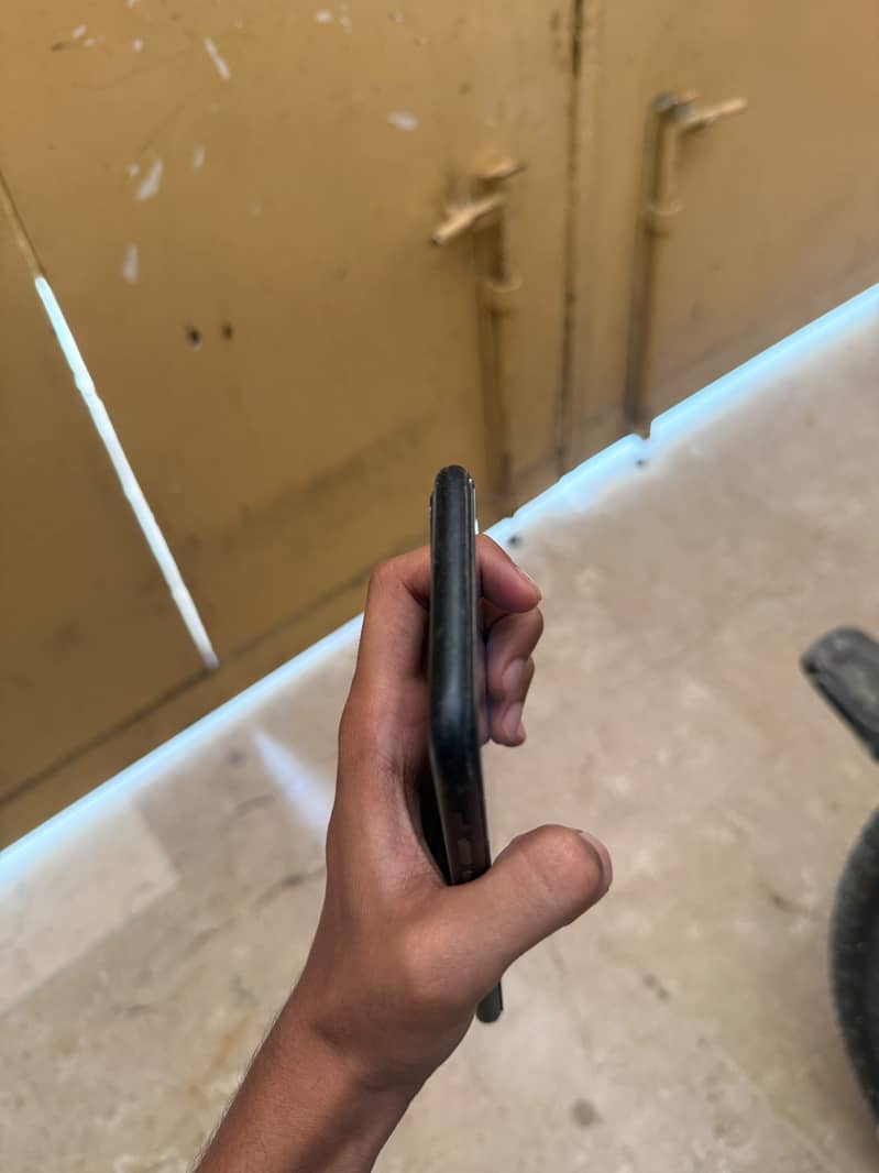 iPhone 11 Pro Max 3