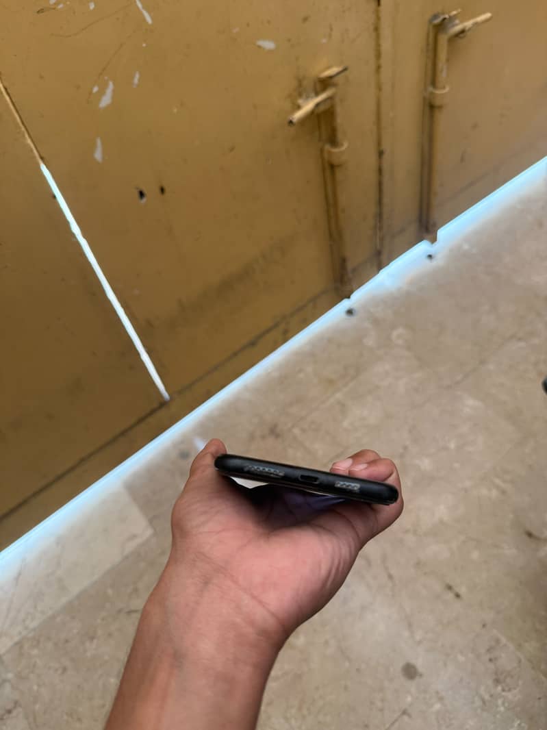 iPhone 11 Pro Max 4