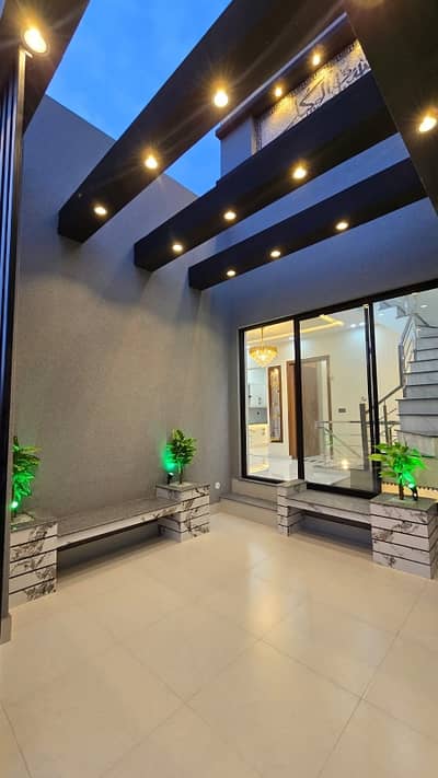 A Stunning House Is Up For Grabs In Bahria Town - Sector C Lahore