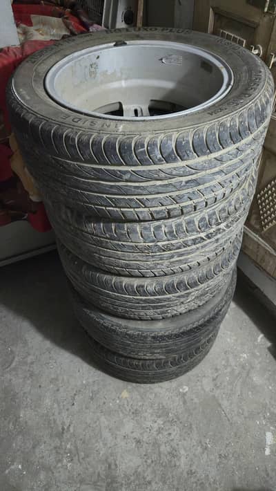 Selling Fine Quality 5 Tyres with Alloy Rims