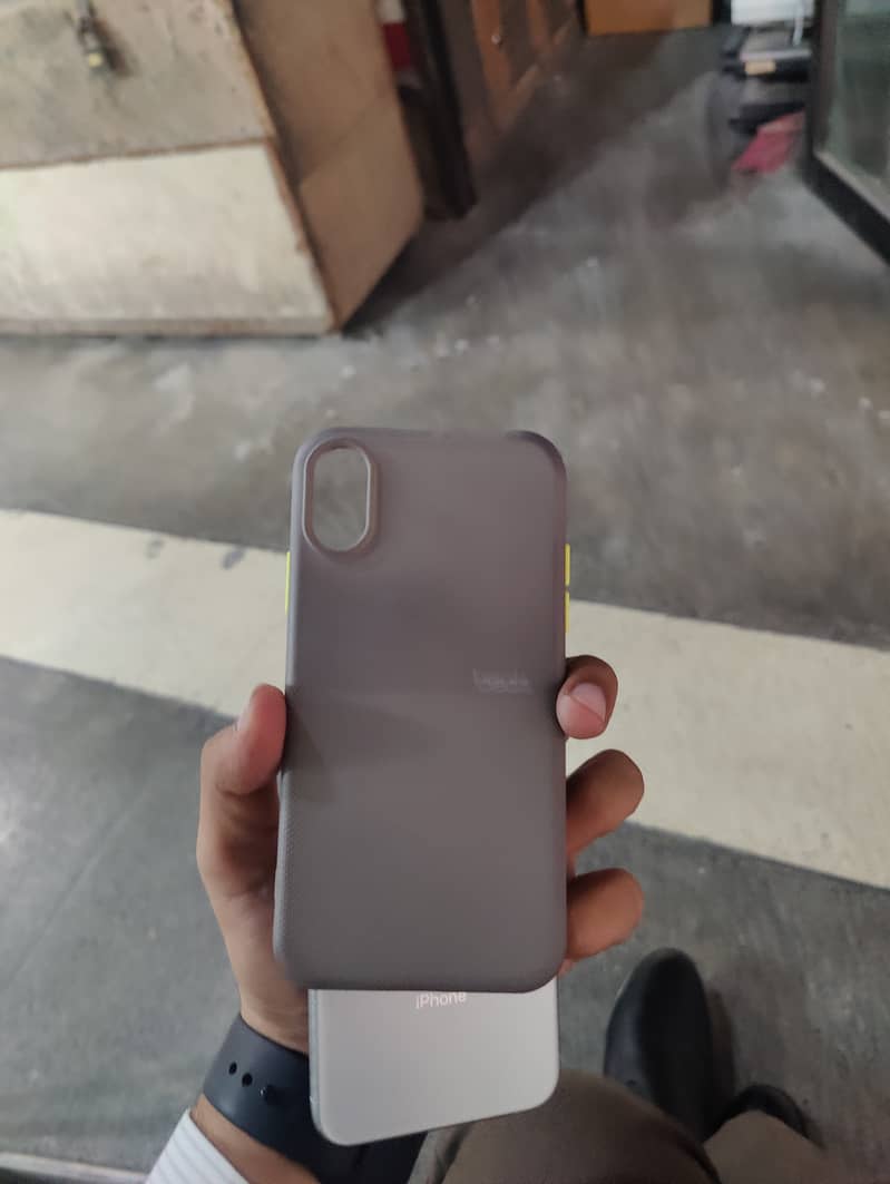 Apple iPhone XS 3