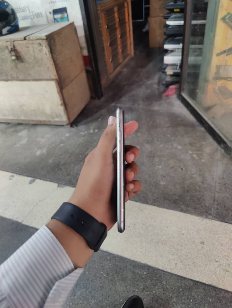 Apple iPhone XS 5