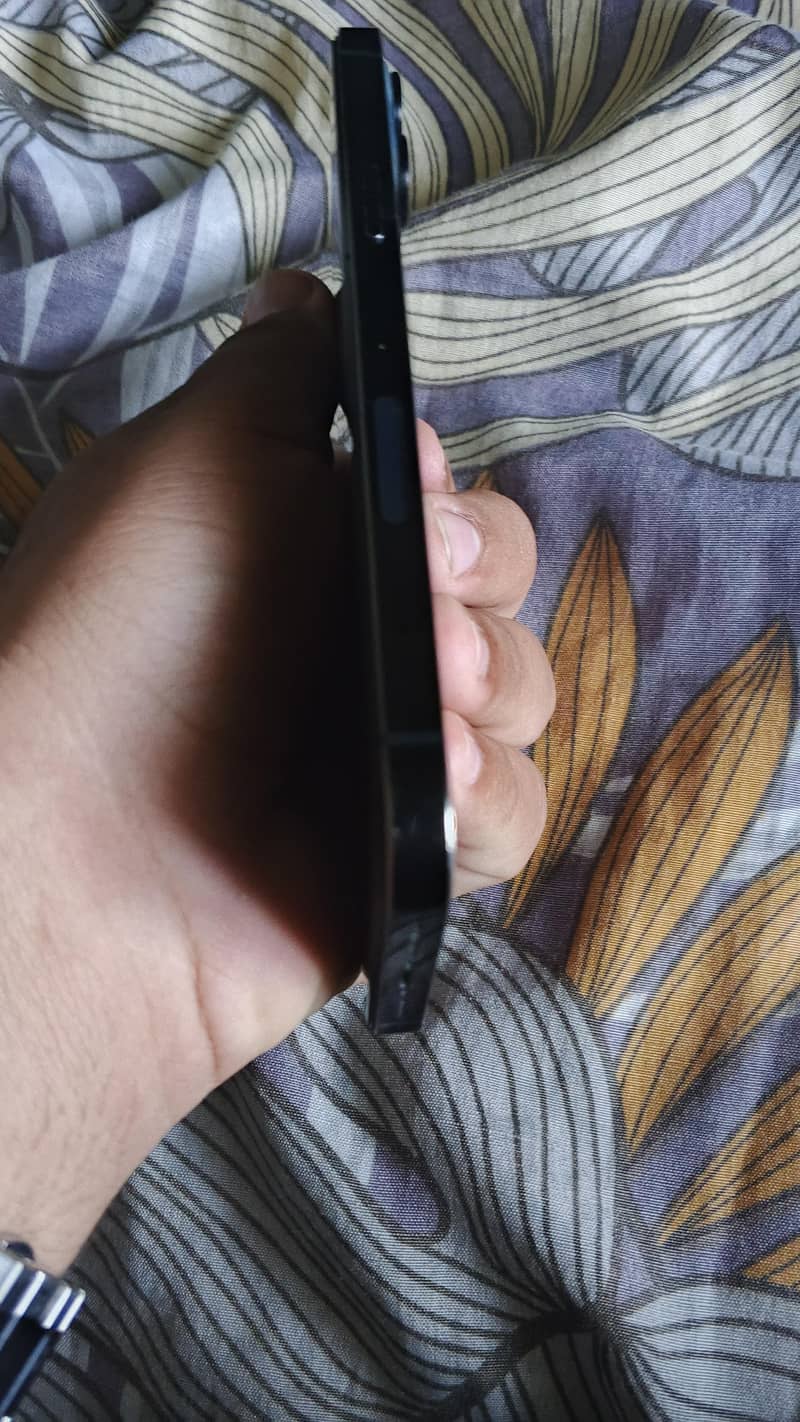 Apple iPhone 12 Pro Max 4