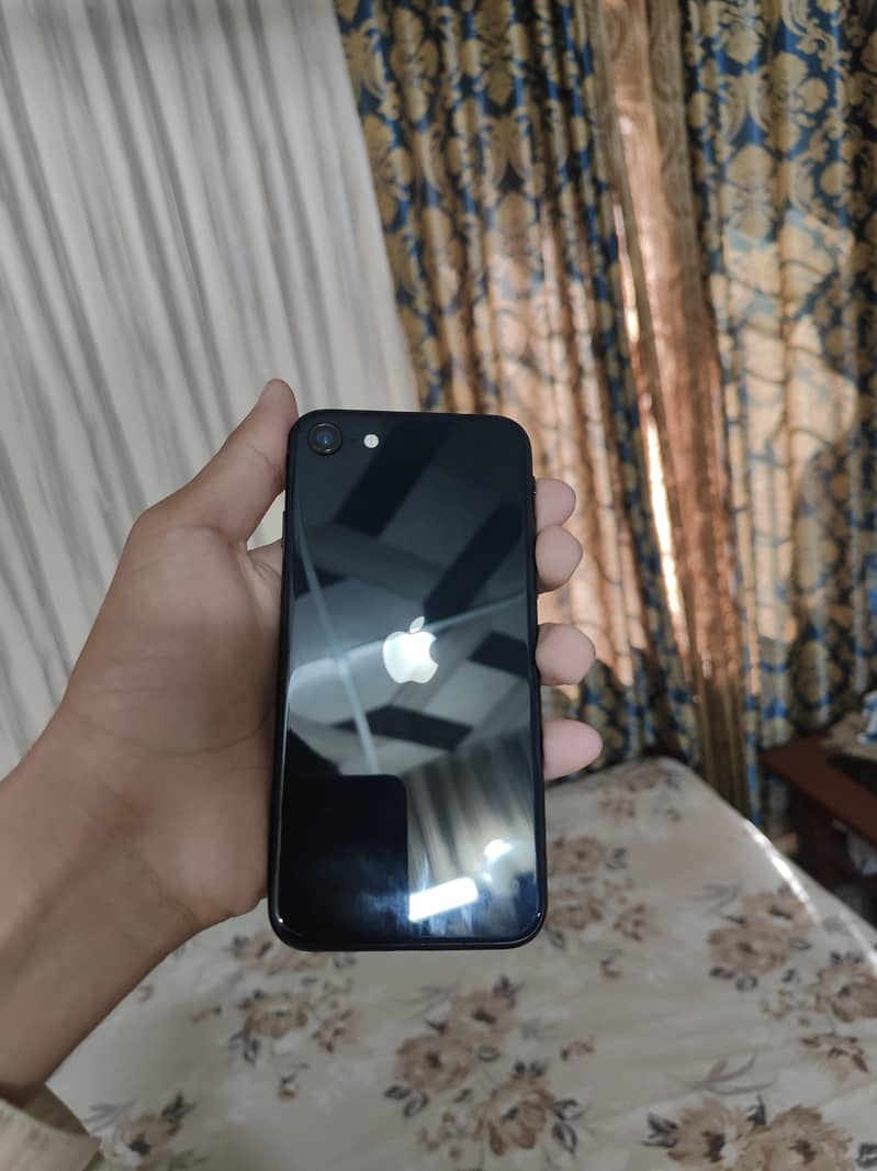 Apple iPhone SE 3Rd generation 0
