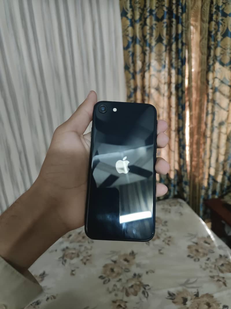 Apple iPhone SE 3Rd generation 1