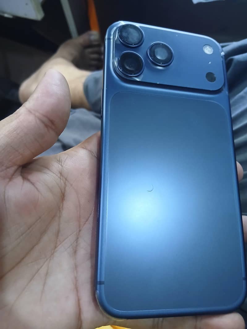 Apple iPhone 17 Pro Max 1