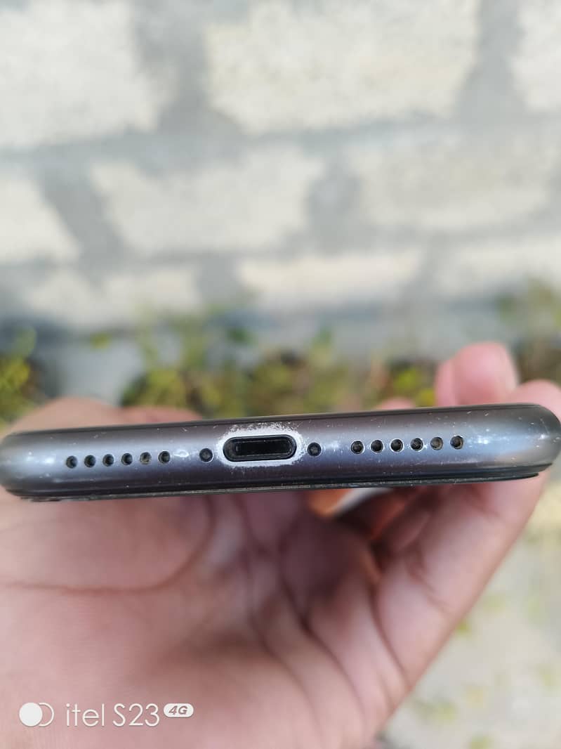 Apple iPhone 11 3