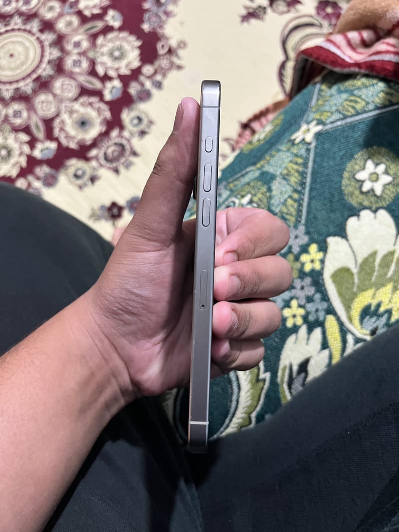 Apple iPhone 15 Pro Max 3