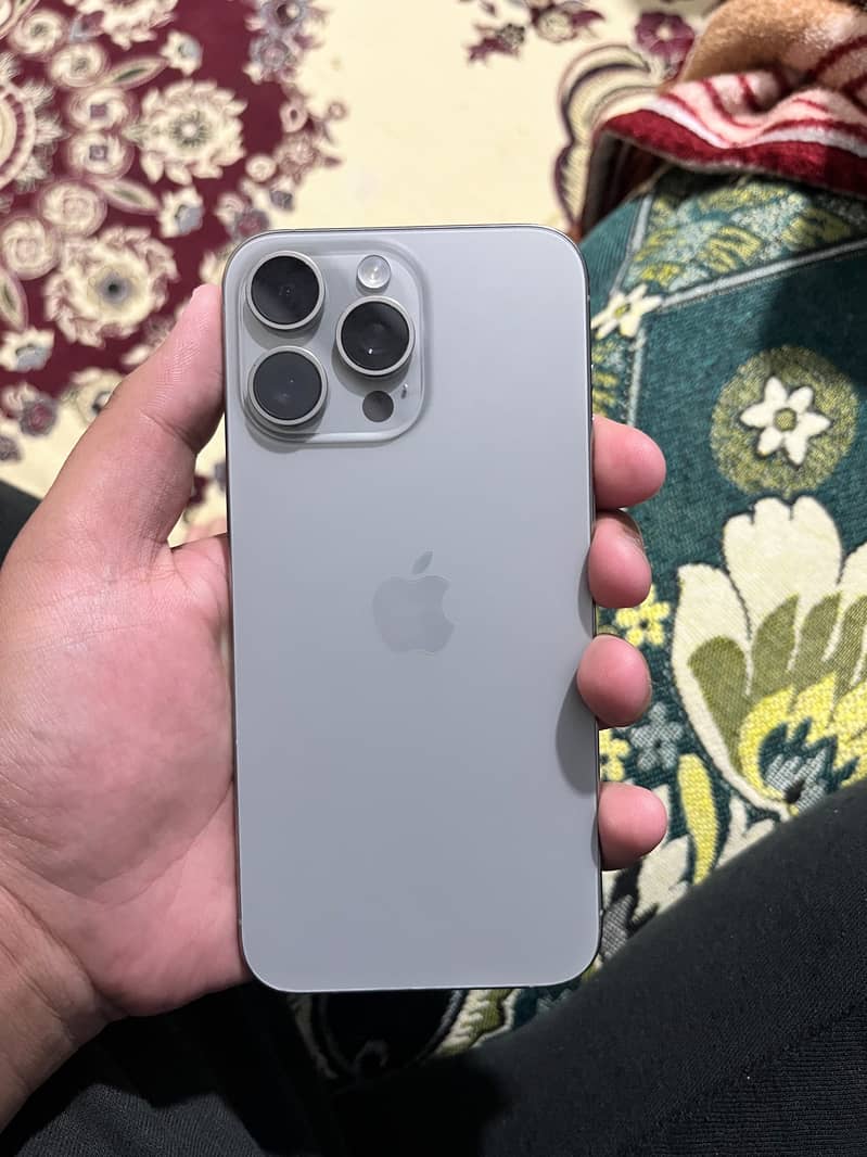 Apple iPhone 15 Pro Max 4