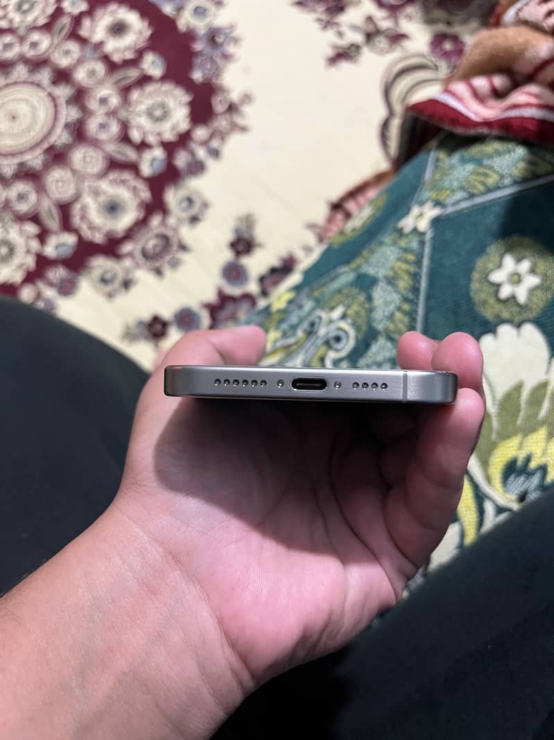 Apple iPhone 15 Pro Max 5