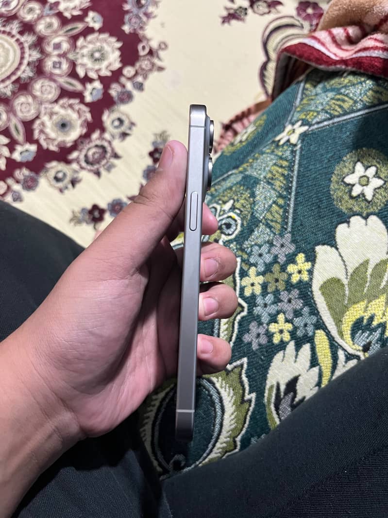 Apple iPhone 15 Pro Max 6