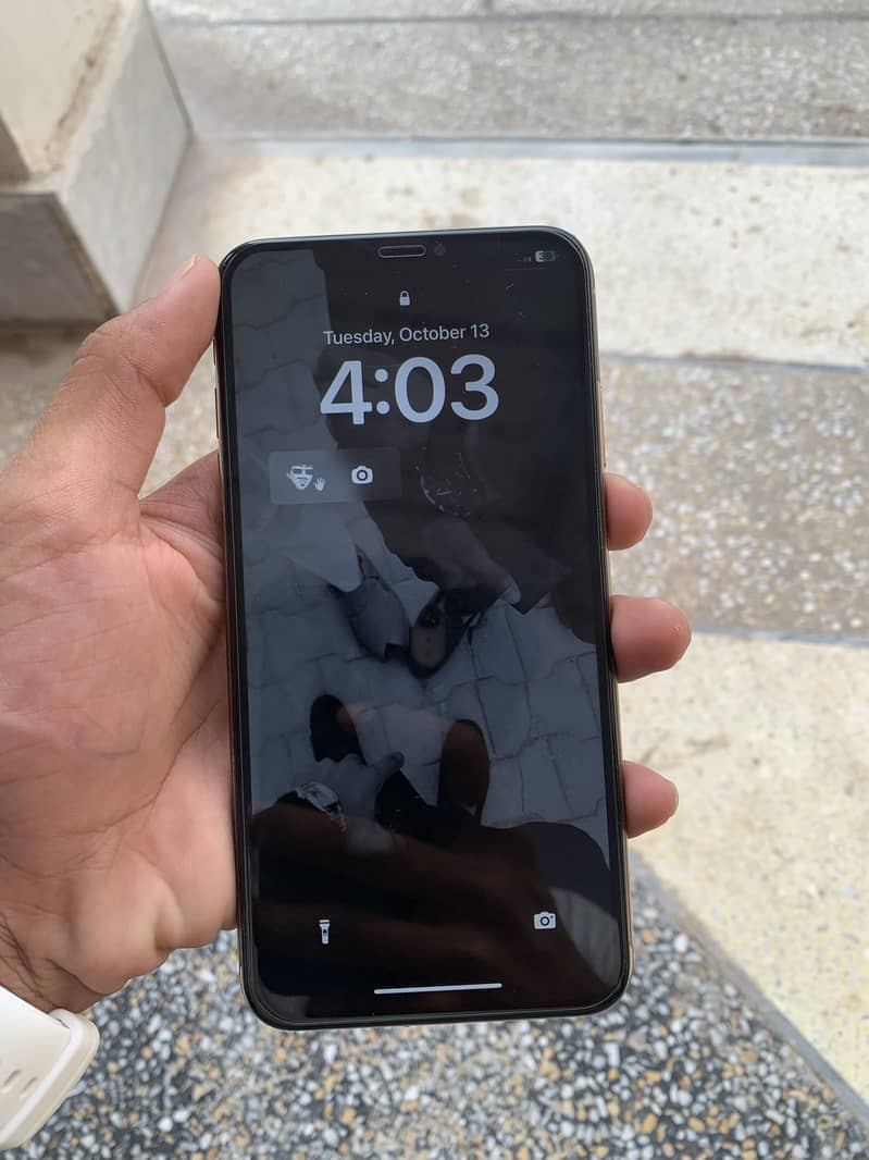 Apple iPhone XS Max 3