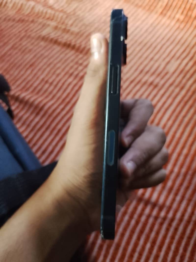 Apple iPhone 13 2