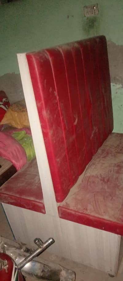 3 teen lakadi wale sofe 1 sofa ka 25k or do lohe ke pipe wale sofa
