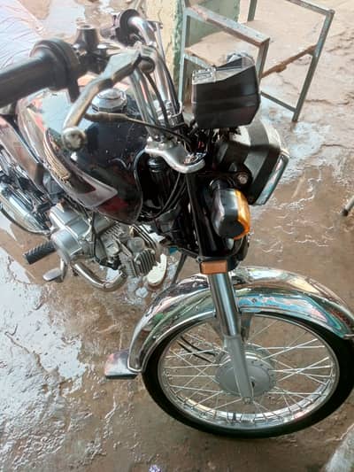 Honda CD 70 2025