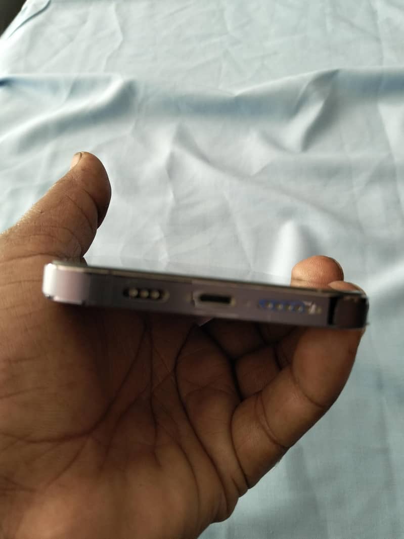 Apple iPhone 14 Pro Max 0