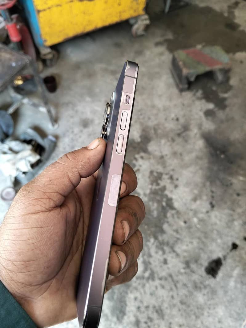 Apple iPhone 14 Pro Max 1