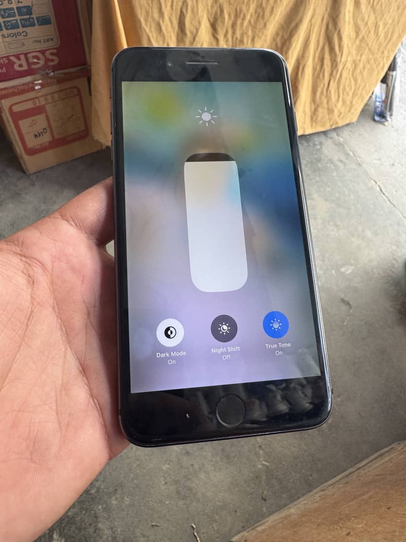 Apple iPhone 8 Plus 0