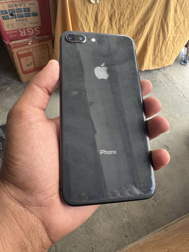 Apple iPhone 8 Plus 1