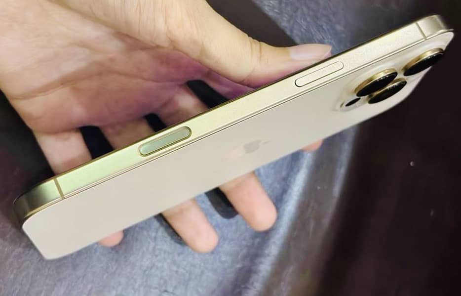 Apple iPhone 16 Pro Max 3