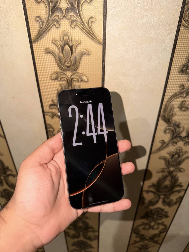 Apple iPhone 16 Pro Max 3