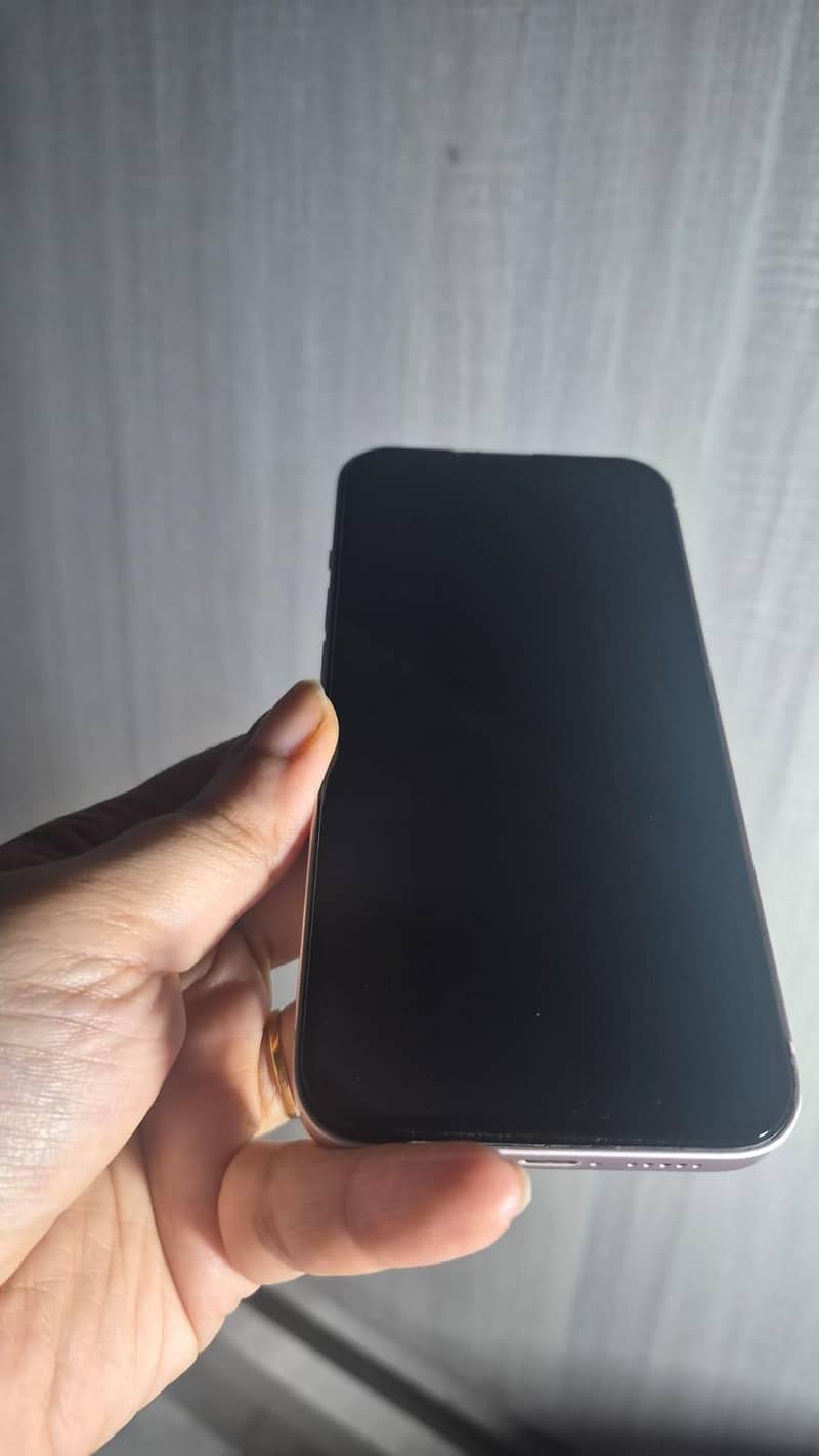Apple iPhone 13 5