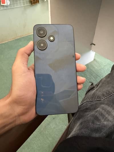Infinix Hot 30i - 8GB (4+4) / 128GB