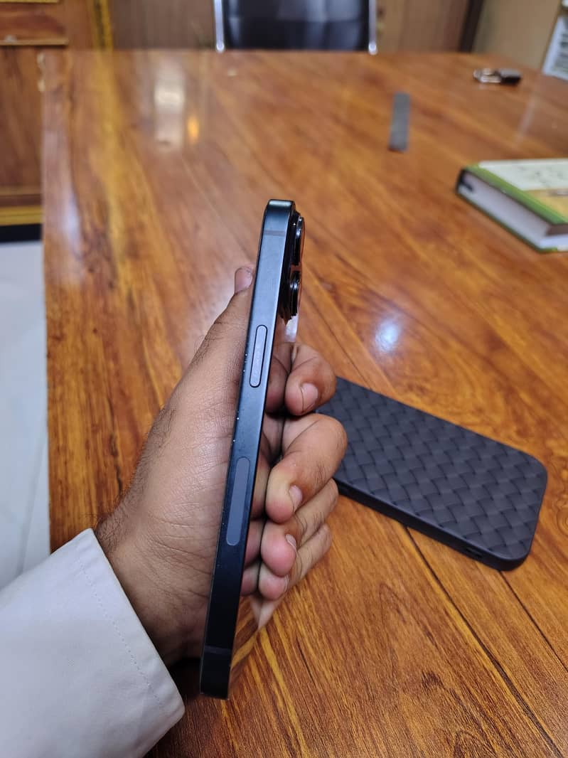 Apple iPhone 14 3