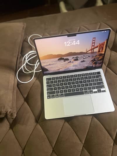 Macbook air m4 16-256 sky blue