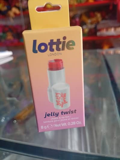 LOTTIE LONDON