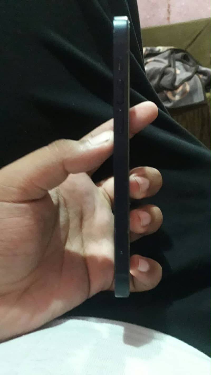 Apple iPhone 12 6
