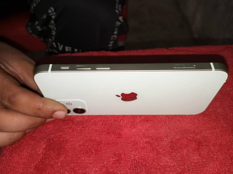 Apple iPhone 12 3