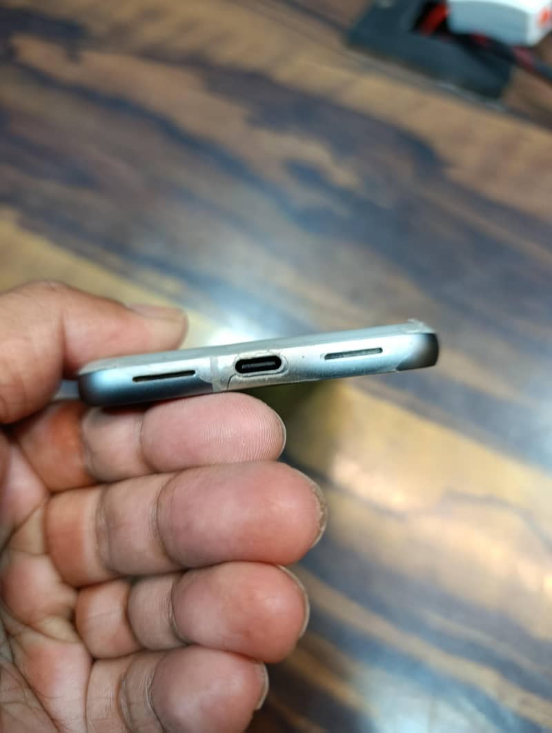 Google Pixel 8 4