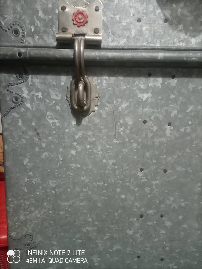 solid iron trunk with iron stand 1