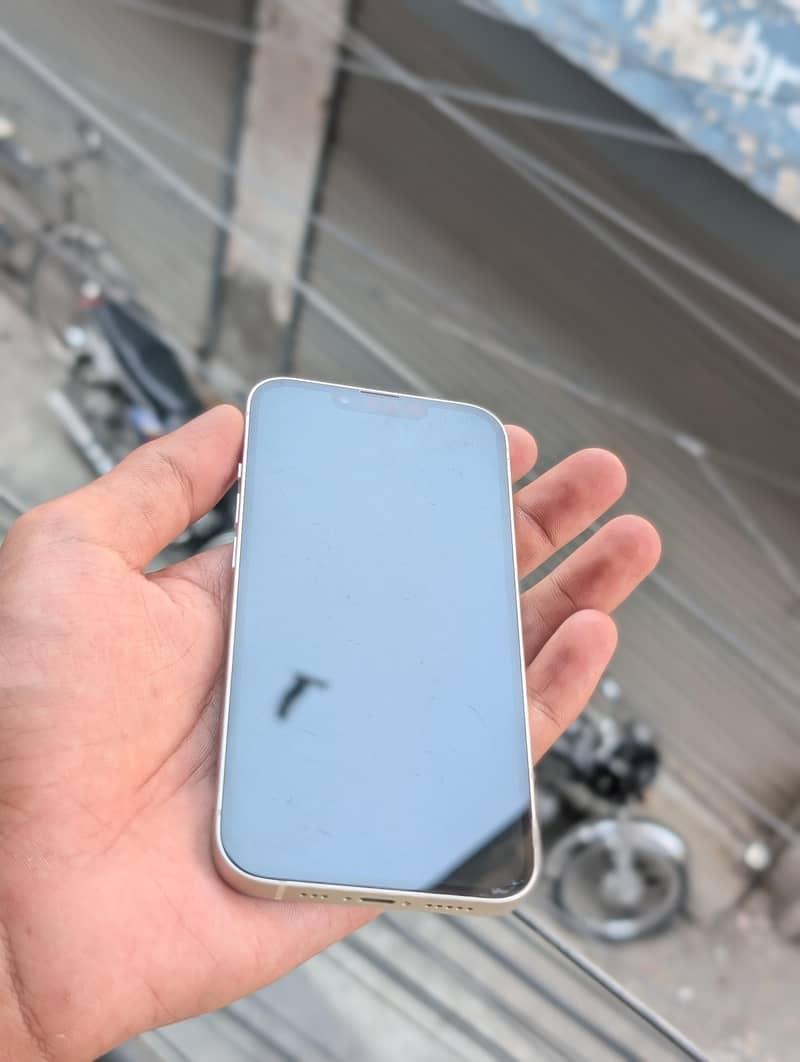 Apple iPhone 13 1