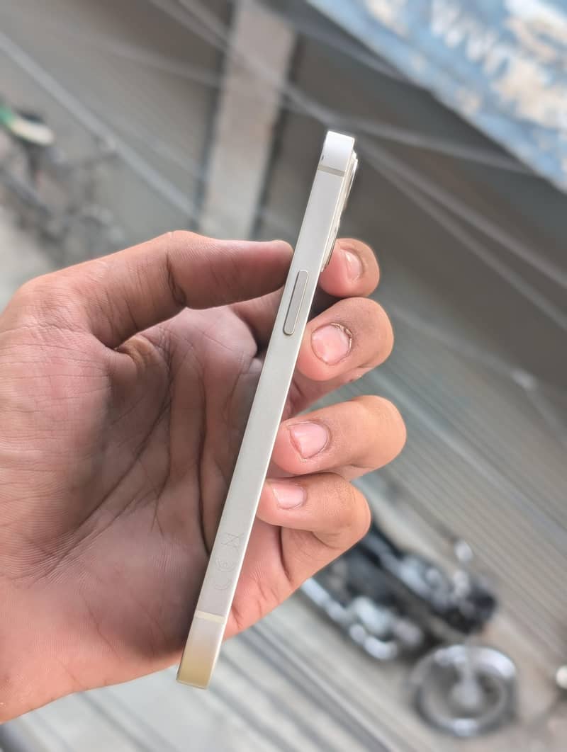Apple iPhone 13 2