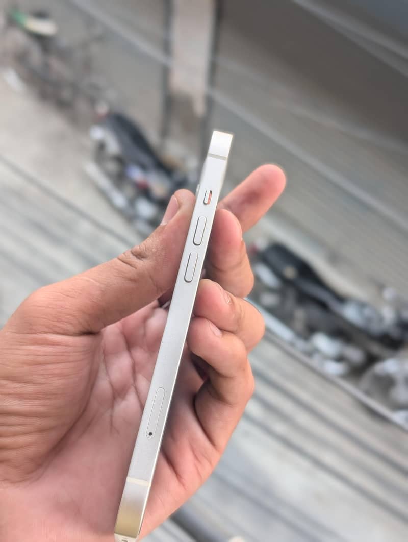 Apple iPhone 13 3
